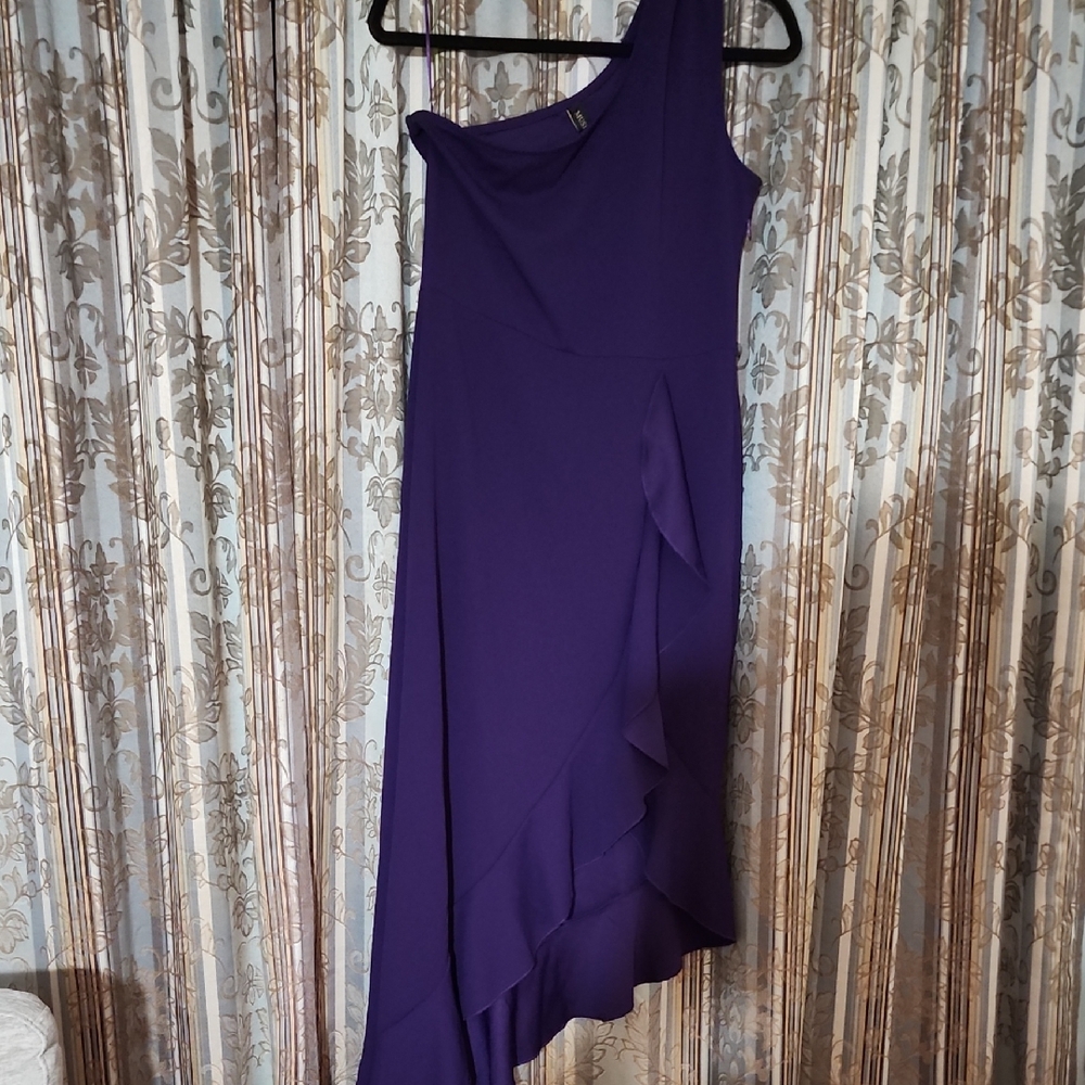 📣HP📣 Stunning Purple One-Shoulder Ruffle Gown – New With Tags